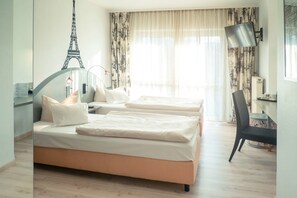 客房内保险箱、办公桌、隔音、熨斗/熨板