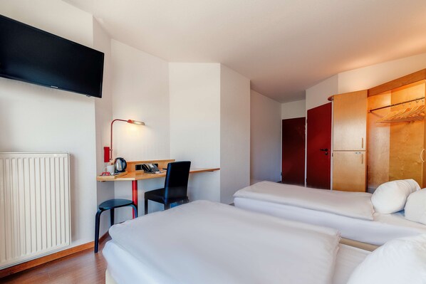 Standard Room, 2 Single Beds | In-room safe, desk, soundproofing, iron/ironing board