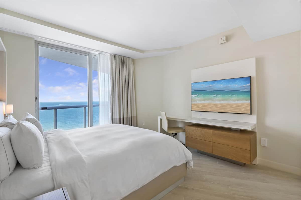 1 bedroom, premium bedding, pillow-top beds, in-room safe