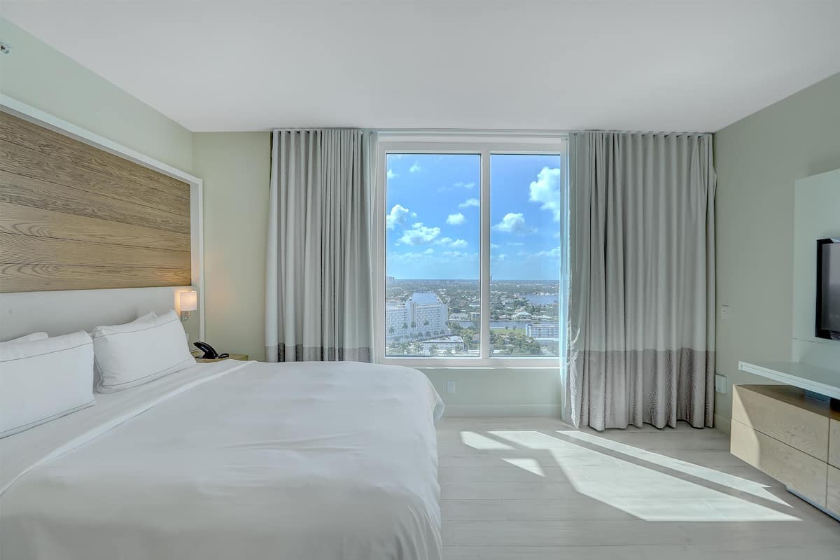 1 bedroom, premium bedding, pillow-top beds, in-room safe