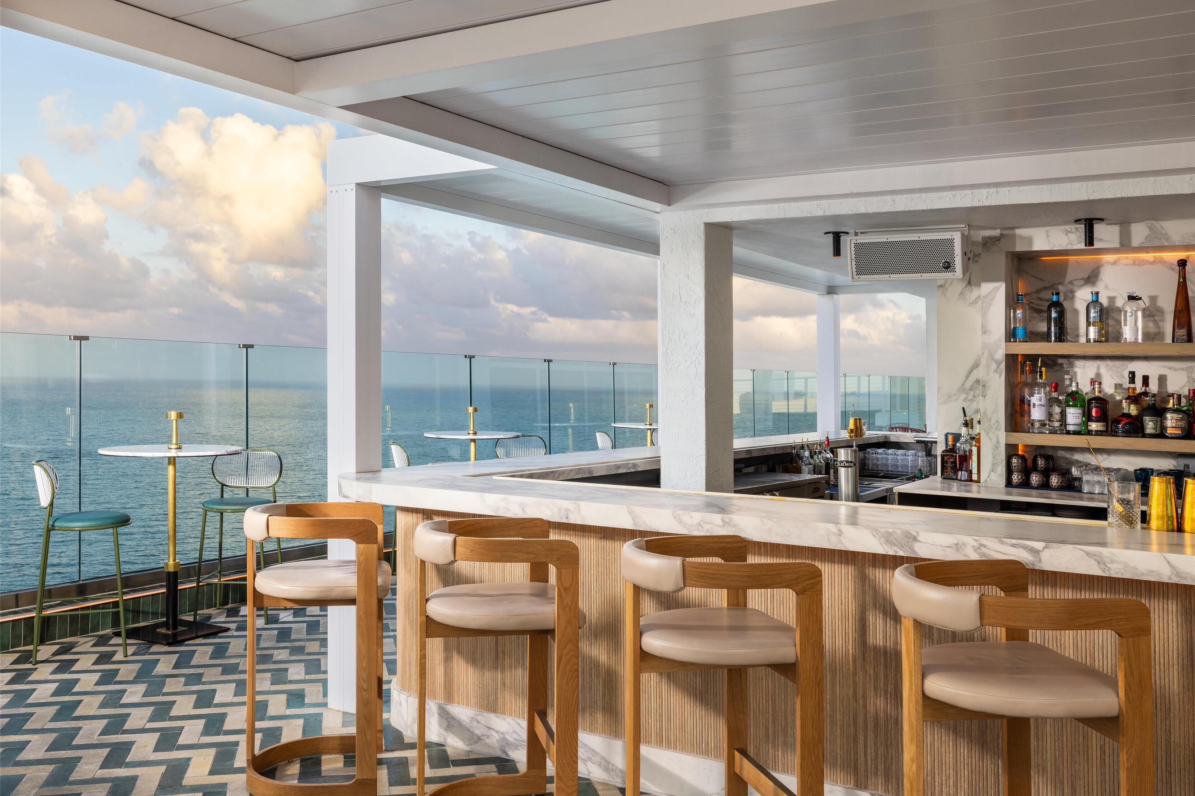 3 bars/lounges, poolside bar