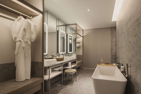 Pan Pacific Orchard - Image 68