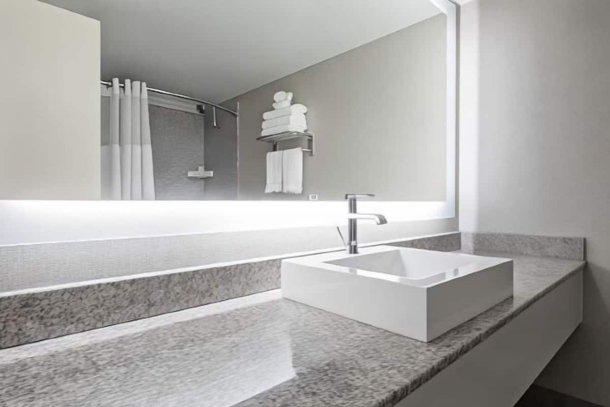 Rainfall showerhead, free toiletries, hair dryer, towels