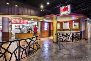 6 restaurants, breakfast, lunch, dinner served; Italian cuisine at Circus Circus Reno – A Caesars Rewards Destination