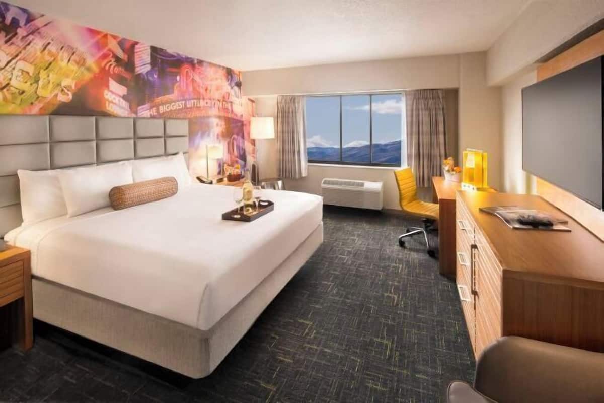 Laptop workspace, iron/ironing board, free WiFi, bed sheets