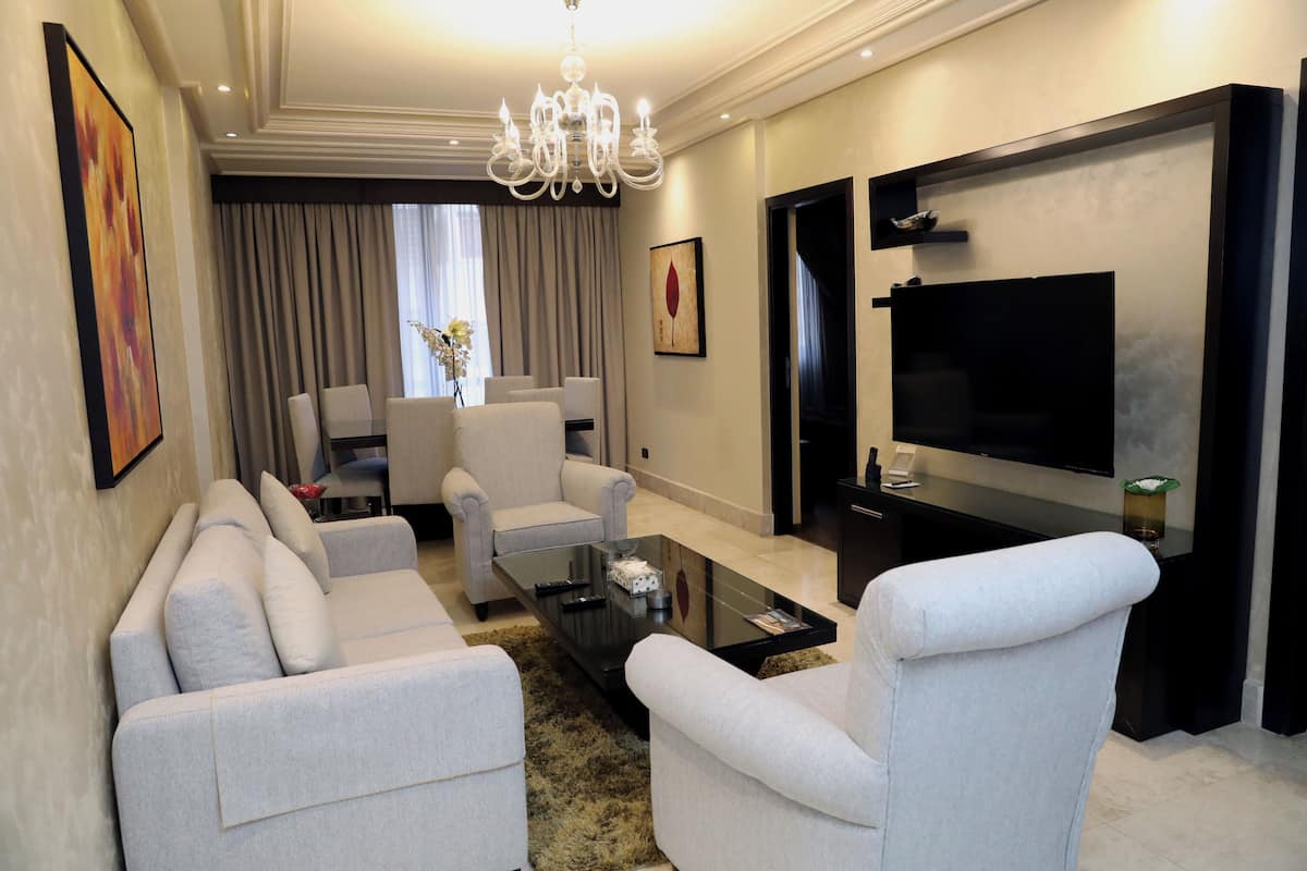 Suite Presidenziale, 2 camere da letto, vista città | Area soggiorno | TV a schermo piatto, lettore DVD