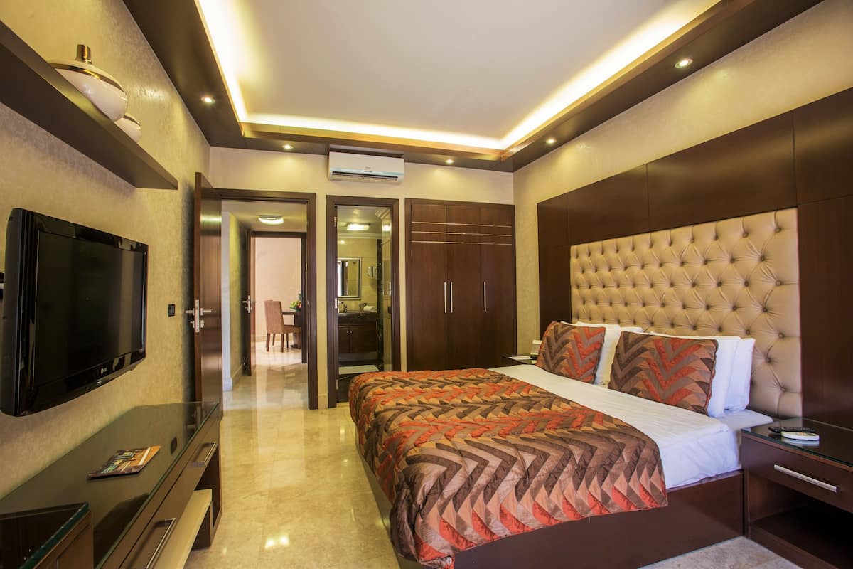 1 bedroom, premium bedding, minibar, in-room safe