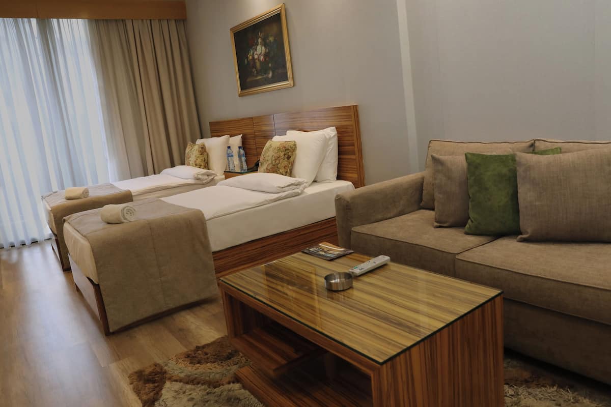 Standard King or Twin Room | 1 室のベッドルーム、高級寝具、ミニバー、セーフティボックス (室内)