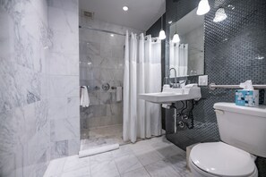 Accessible bathroom - Square Hotel at Times Square (New York)
