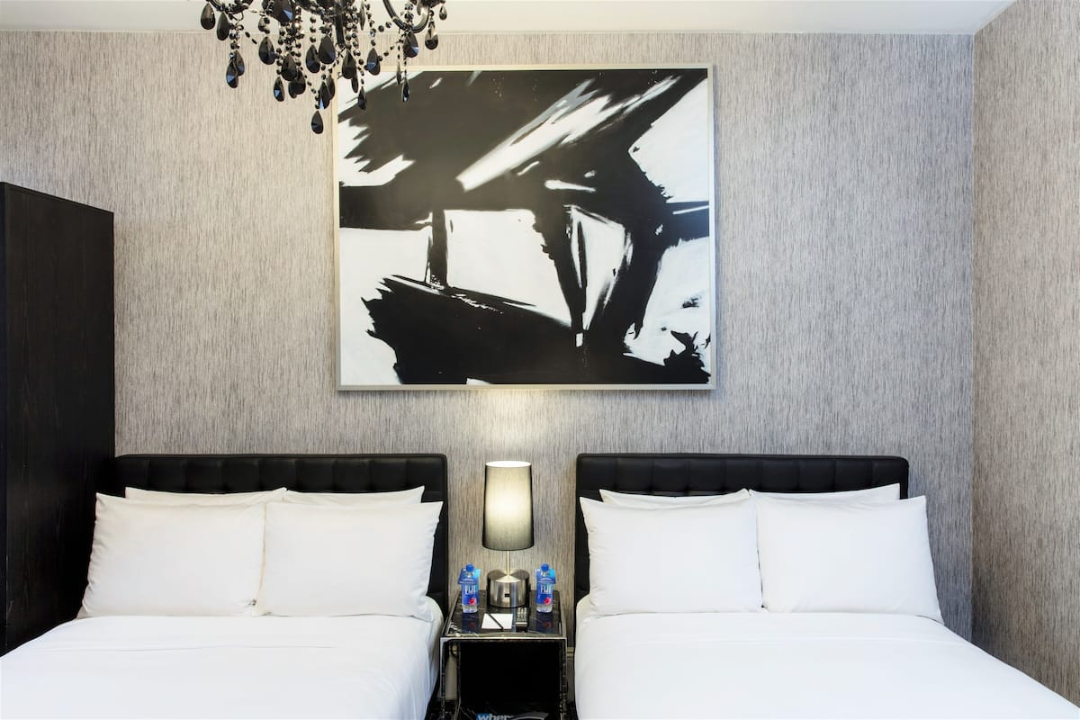 Premium bedding, in-room safe, iron/ironing board, free WiFi