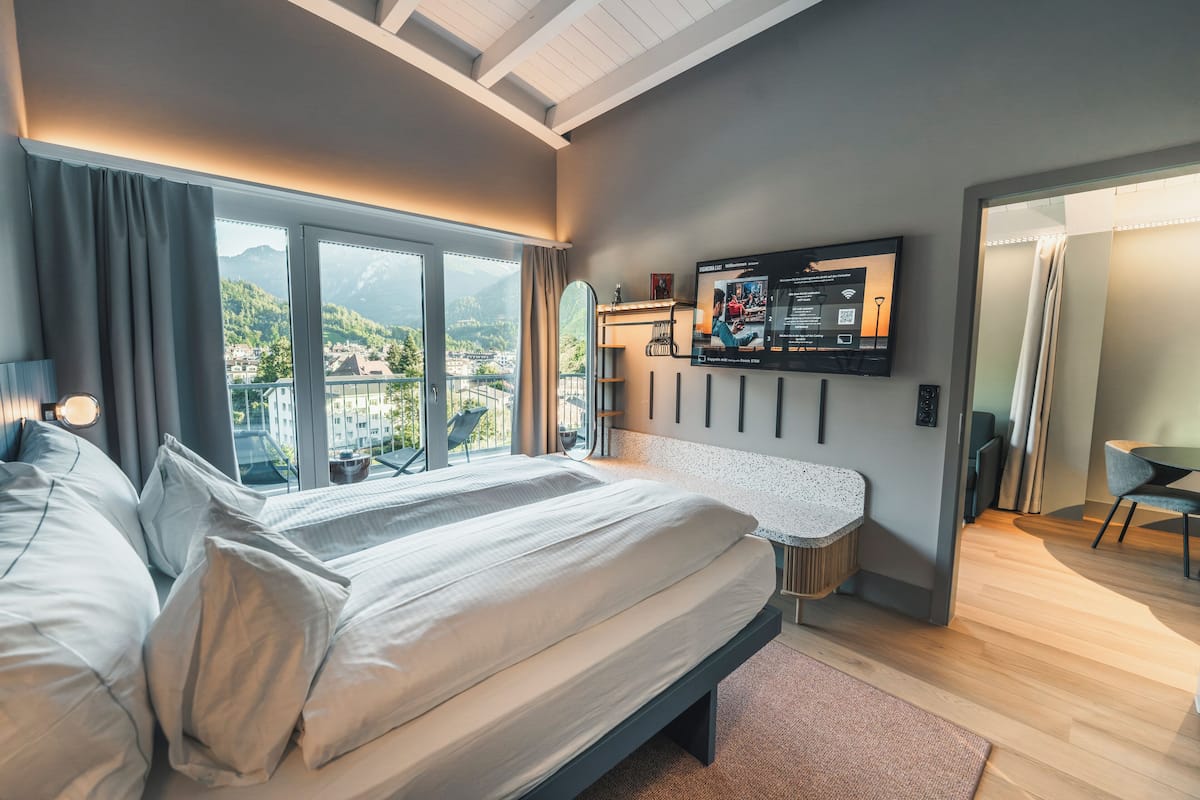 Loft Suite 570 | 2 bedrooms, hypo-allergenic bedding, down duvets, in-room safe
