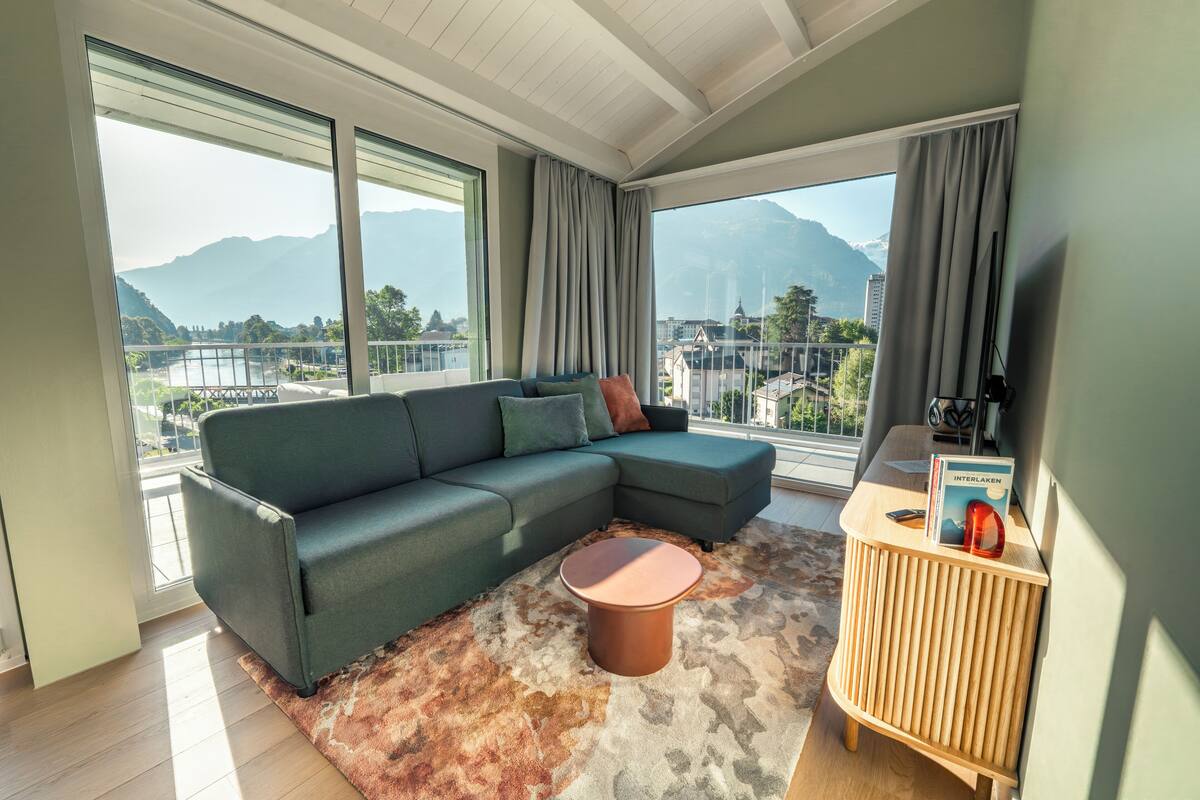 Loft Suite 580 | 起居區 | 55-吋平面電視、有線頻道、電視、Netflix