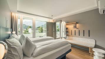 Luxe Apartment 250 | 2 bedrooms, hypo-allergenic bedding, down comforters, in-room safe