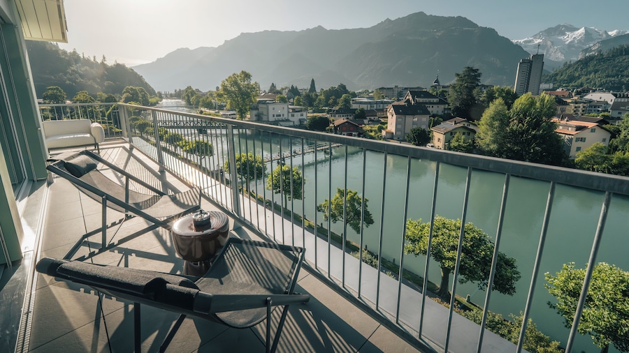 HOP Apartments & Suites