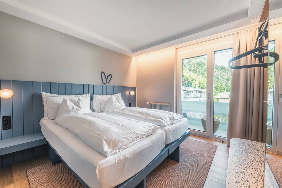 Mate Apartment 360 | 低過敏寢具、羽絨被、客房內保險箱、遮光布/窗簾