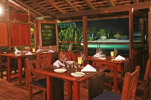 3 restaurants, breakfast, lunch, dinner served; French cuisine