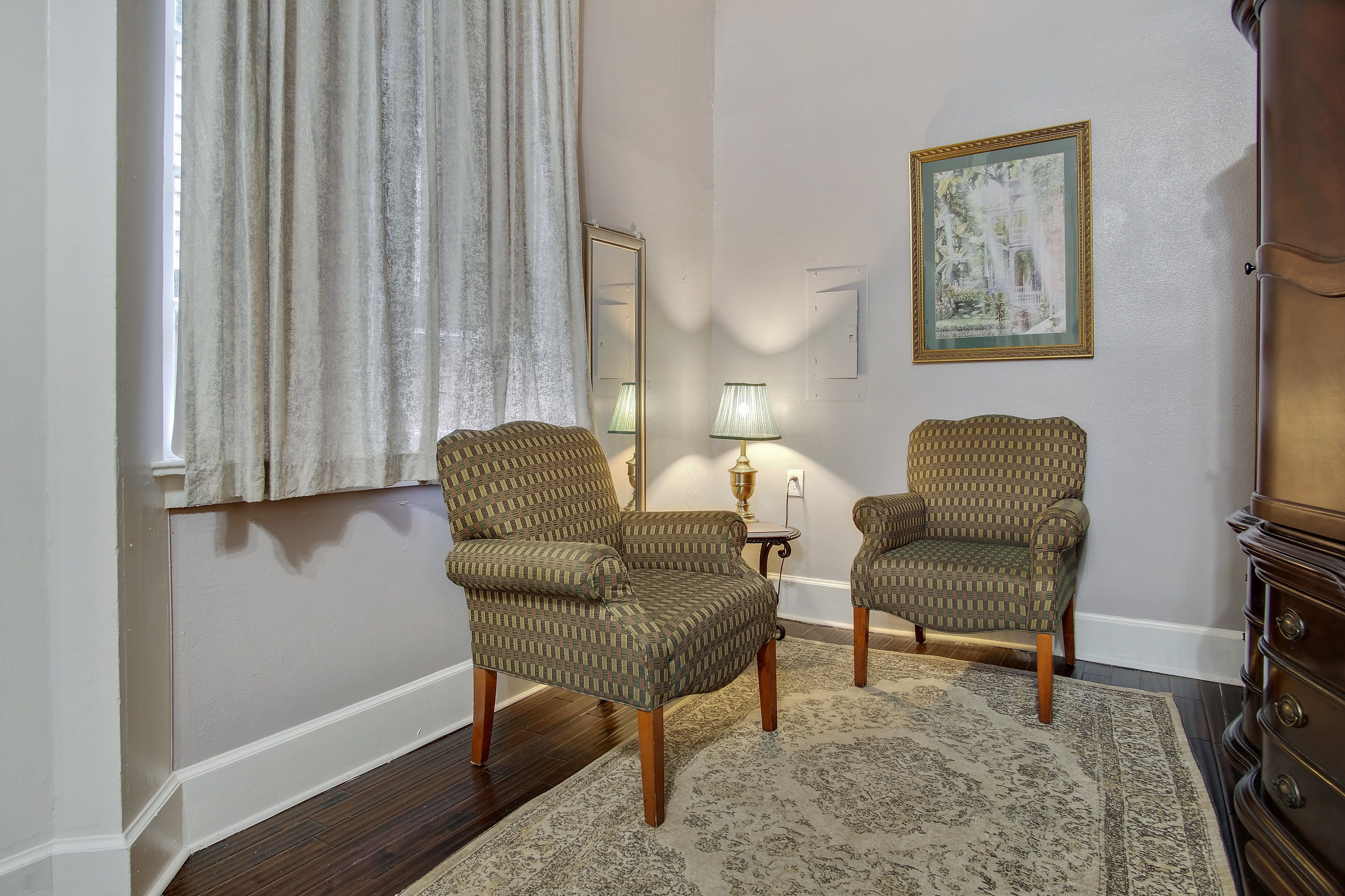 deluxe room, 1 queen bed | 1 bedroom, memory-foam beds, iron/ironing board, free wifi