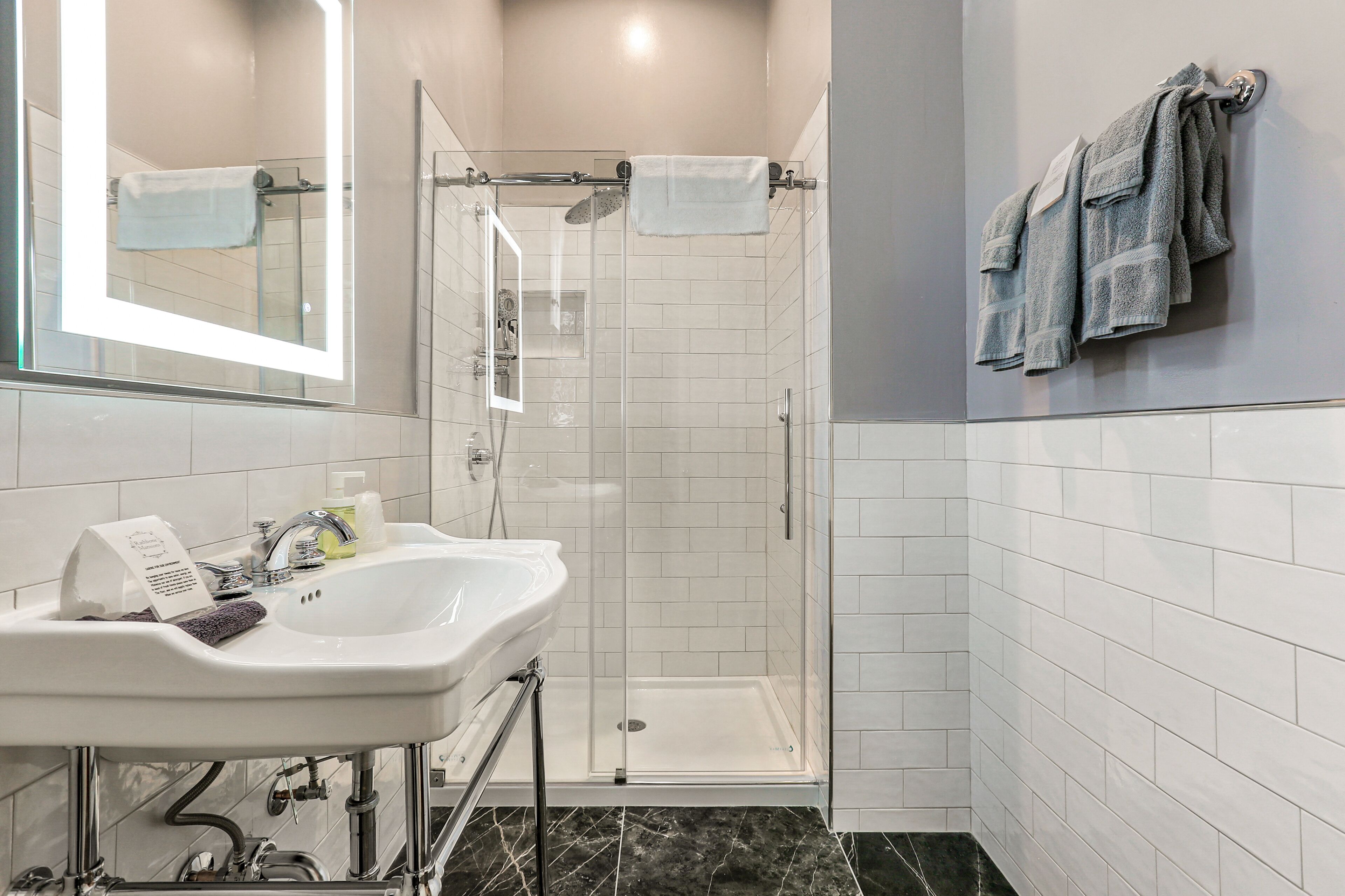 standard room, 1 king bed | bathroom | designer toiletries, hair dryer, towels