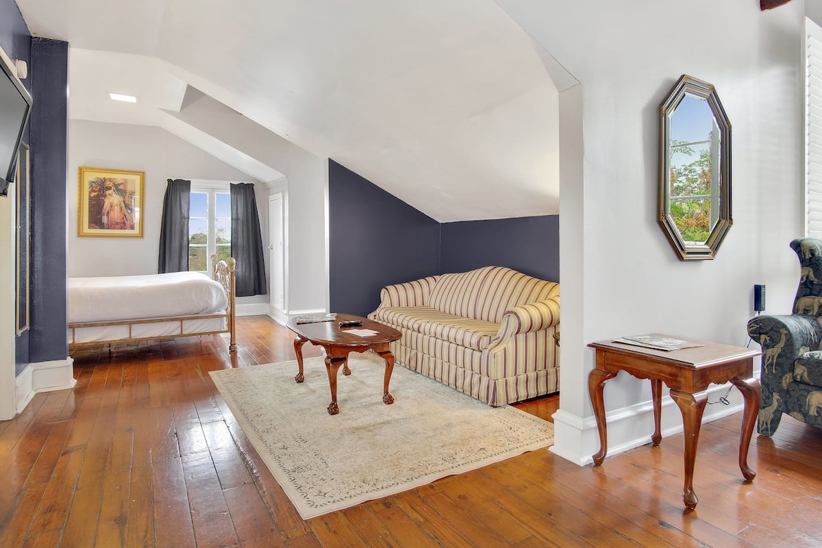 Suite, Multiple Beds | Memory foam beds, iron/ironing board, free WiFi, bed sheets