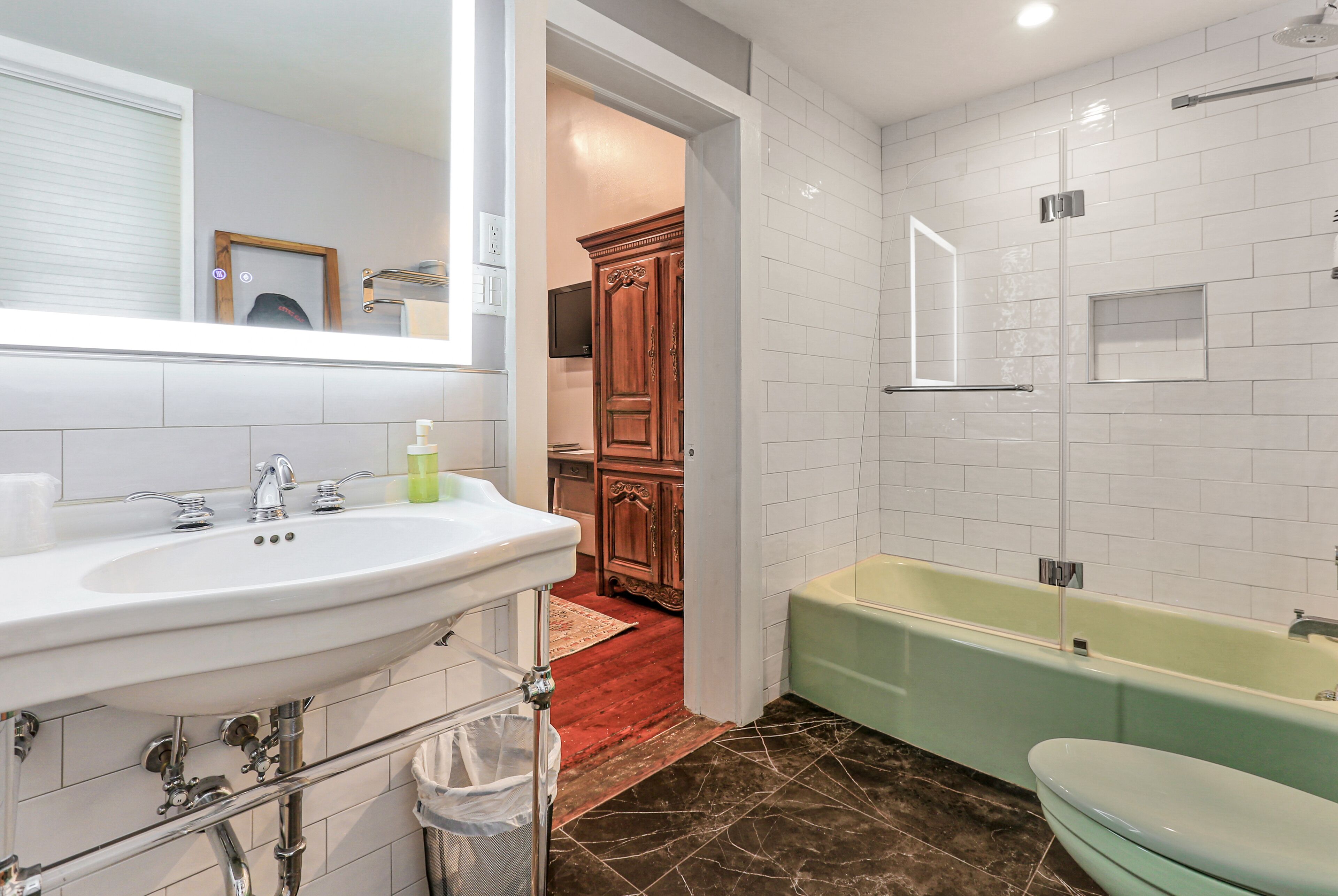 standard room, 1 king bed | bathroom | designer toiletries, hair dryer, towels