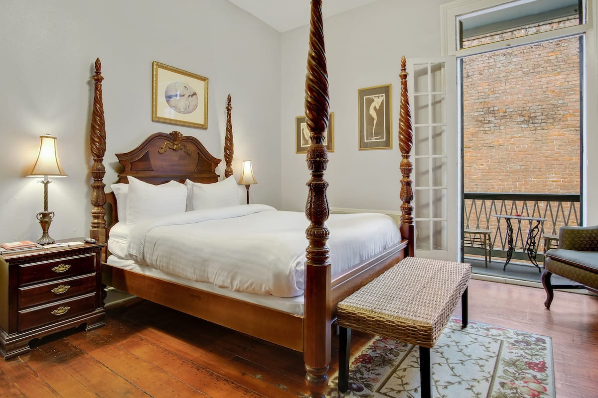 Deluxe Room, 1 Queen Bed | Memory foam beds, iron/ironing board, free WiFi, bed sheets
