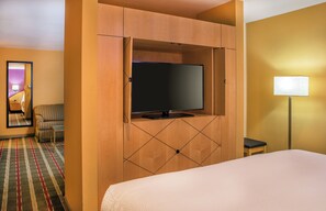 Studio Suite, 1 King Bed | 1 bedroom, premium bedding, in-room safe, desk
