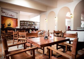 Bar (on property) - Hotel Misión Guanajuato (Guanajuato)