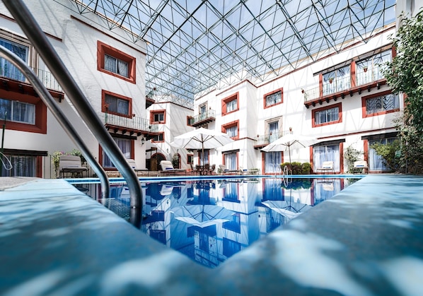 Outdoor pool, pool umbrellas