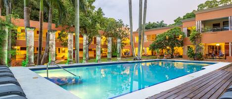 Kolam renang terbuka, kerusi lepak pantai