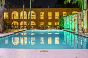 Outdoor pool, pool loungers