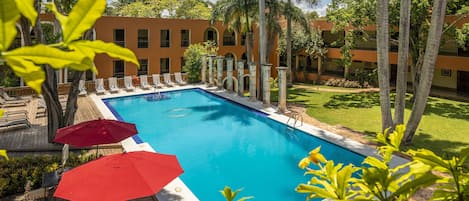 Outdoor pool, sun loungers