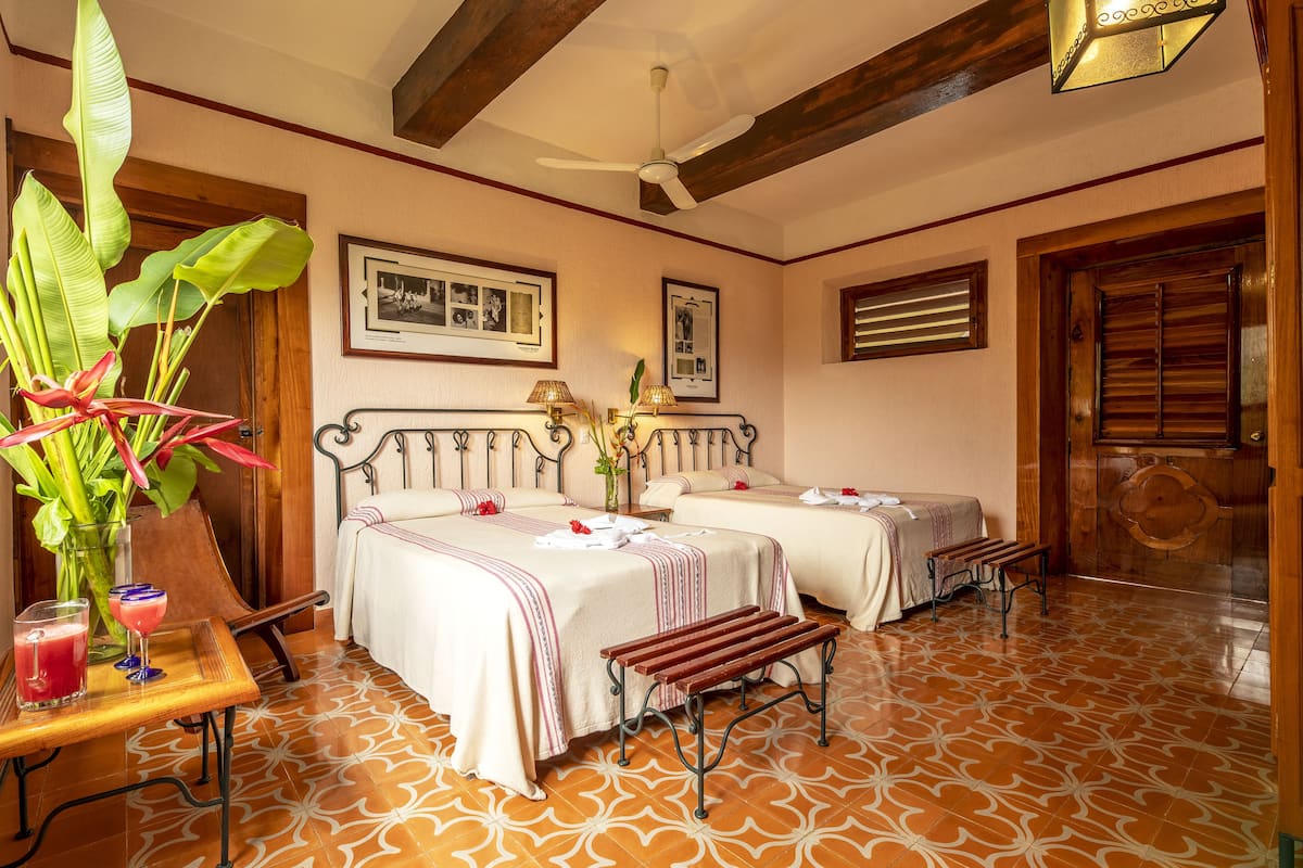 Kamar Superior, pemandangan kebun | Selimut bulu angsa, minibar, brankas, dan meja kerja