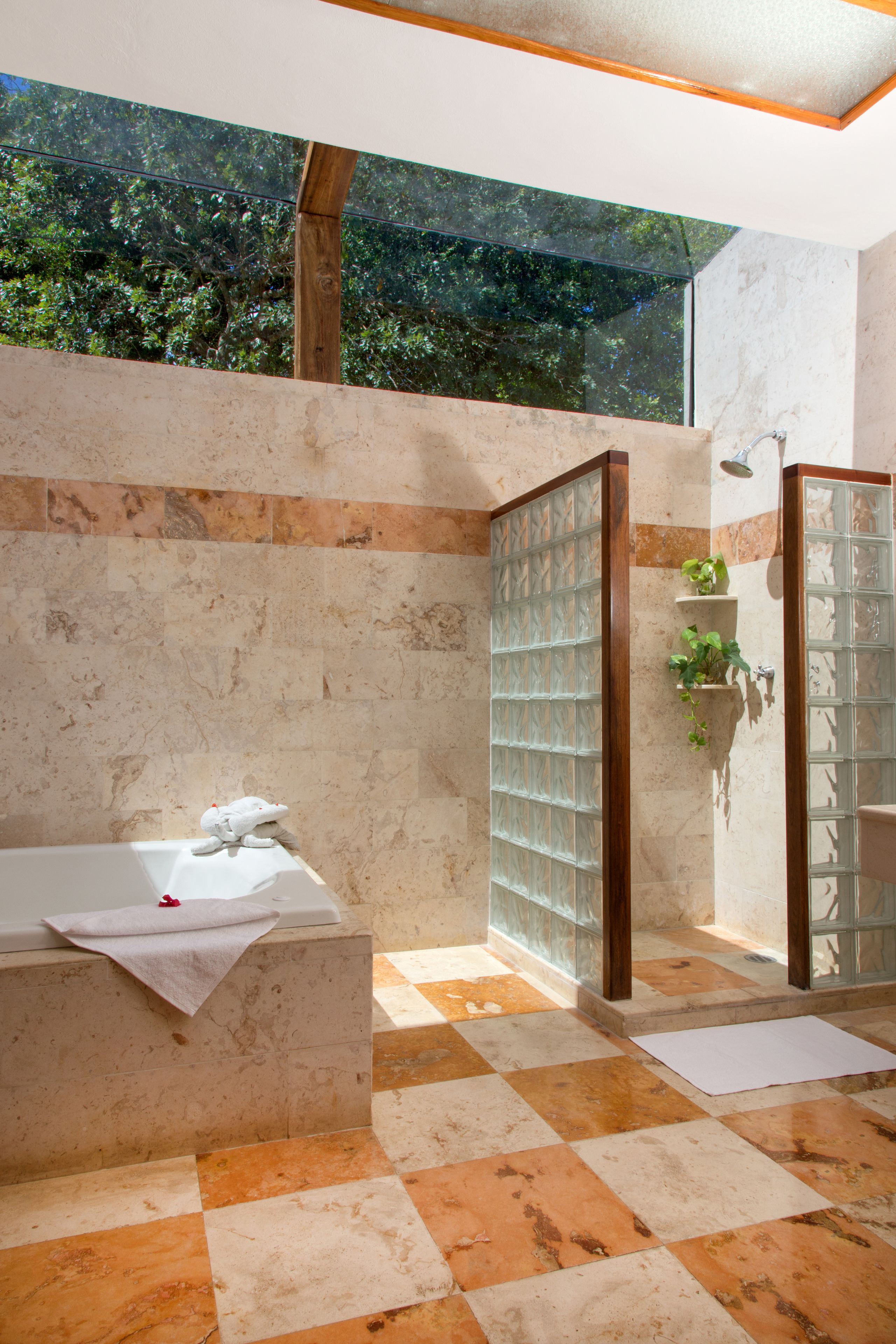 combined shower/bathtub, eco-friendly toiletries, hair dryer, towels