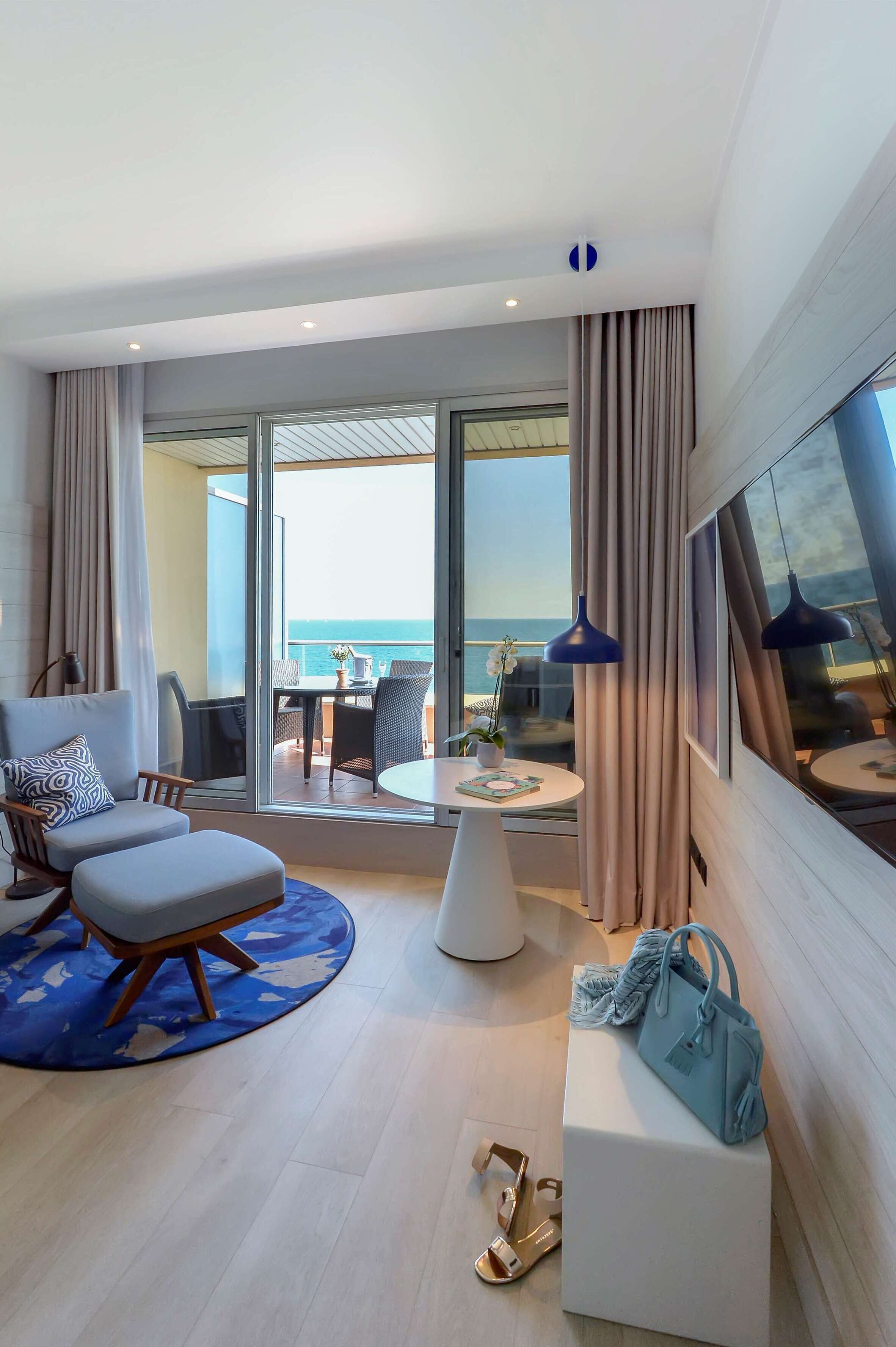 suite, 1 bedroom, terrace, sea view | in-room safe, desk, laptop workspace, soundproofing