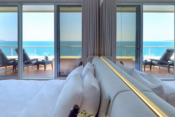 Suite, 1 Bedroom, Terrace, Sea View | In-room safe, desk, laptop workspace, soundproofing
