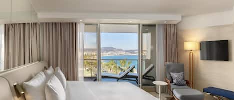 Junior Suite, Terrace (Bay View) | In-room safe, desk, laptop workspace, soundproofing