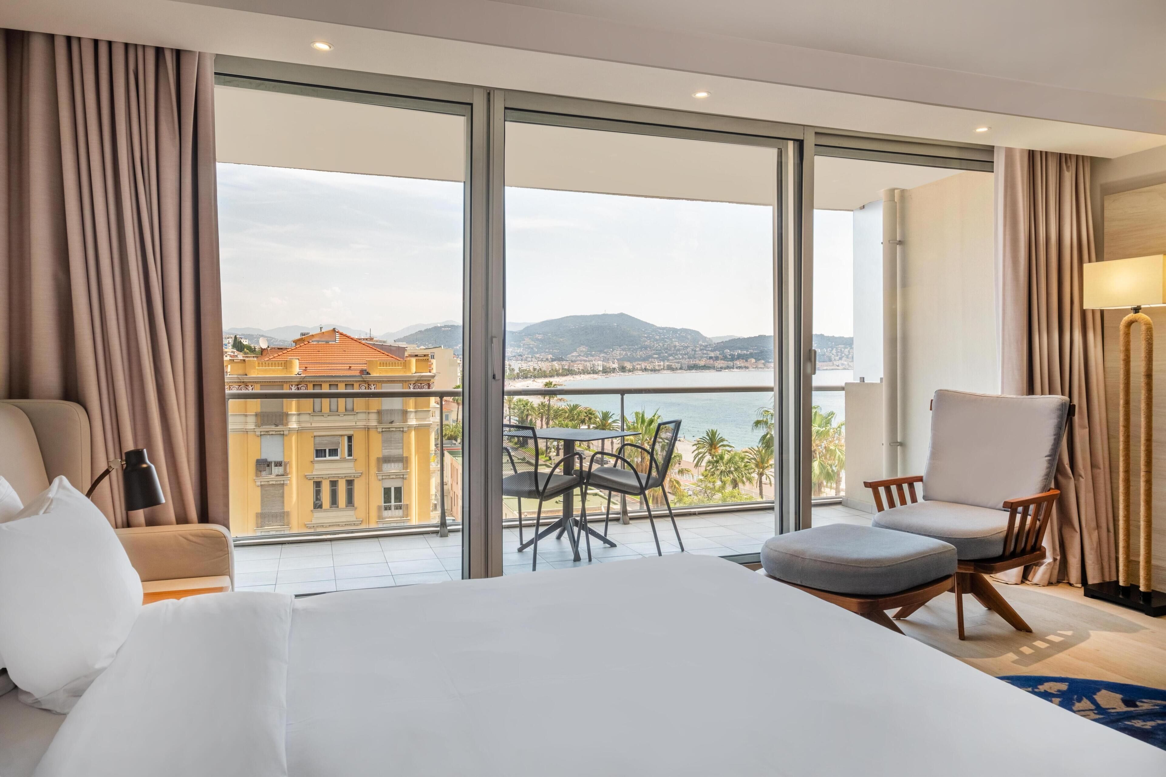 Junior Suite, Terrace (Bay View) | In-room safe, desk, laptop workspace, soundproofing