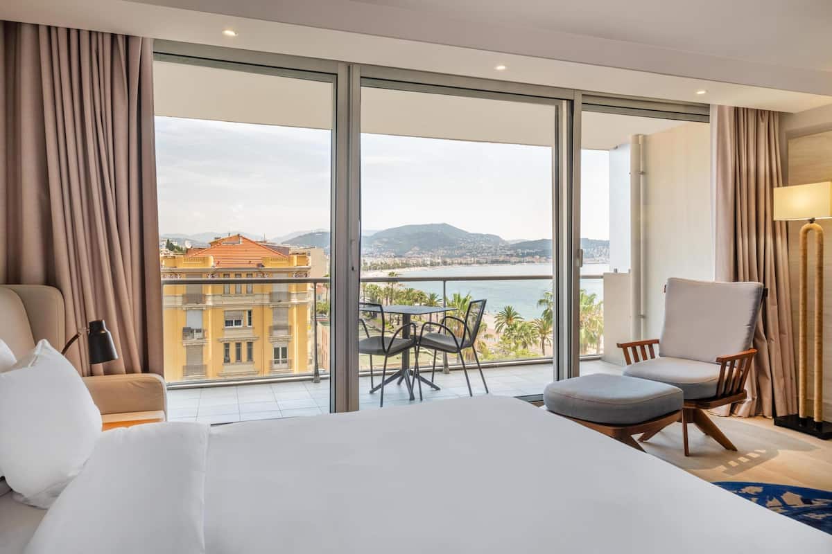Junior Suite, Terrace (Bay View) | In-room safe, desk, laptop workspace, soundproofing