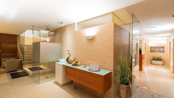 Sauna, steam room, massage/treatment rooms