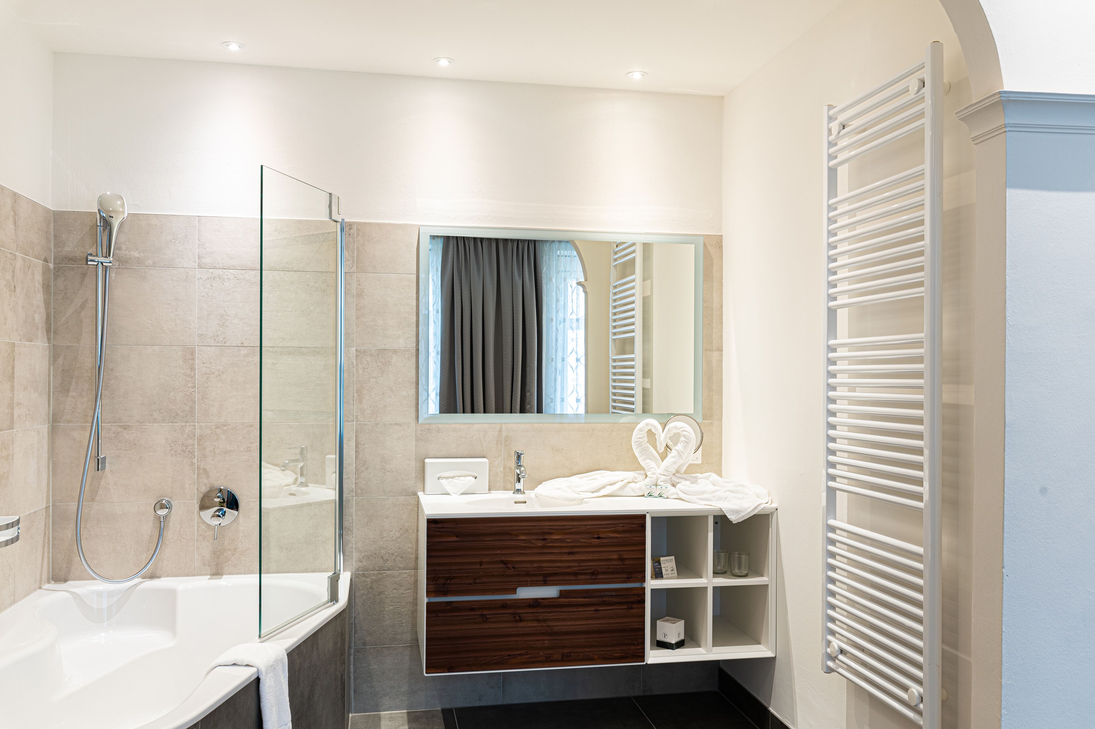 suite | bathroom | free toiletries, hair dryer, towels