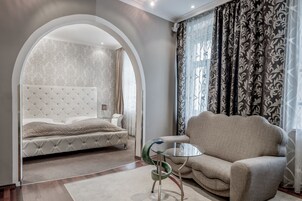 Ropa de cama hipoalergénica y minibar 