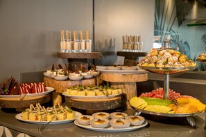 Morgenmadsbuffet hver dag (1150 MZN pr. person)