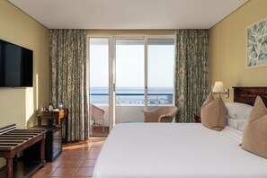 Minibar, safe på rommet, skrivebord og skrivebord for bærbar PC