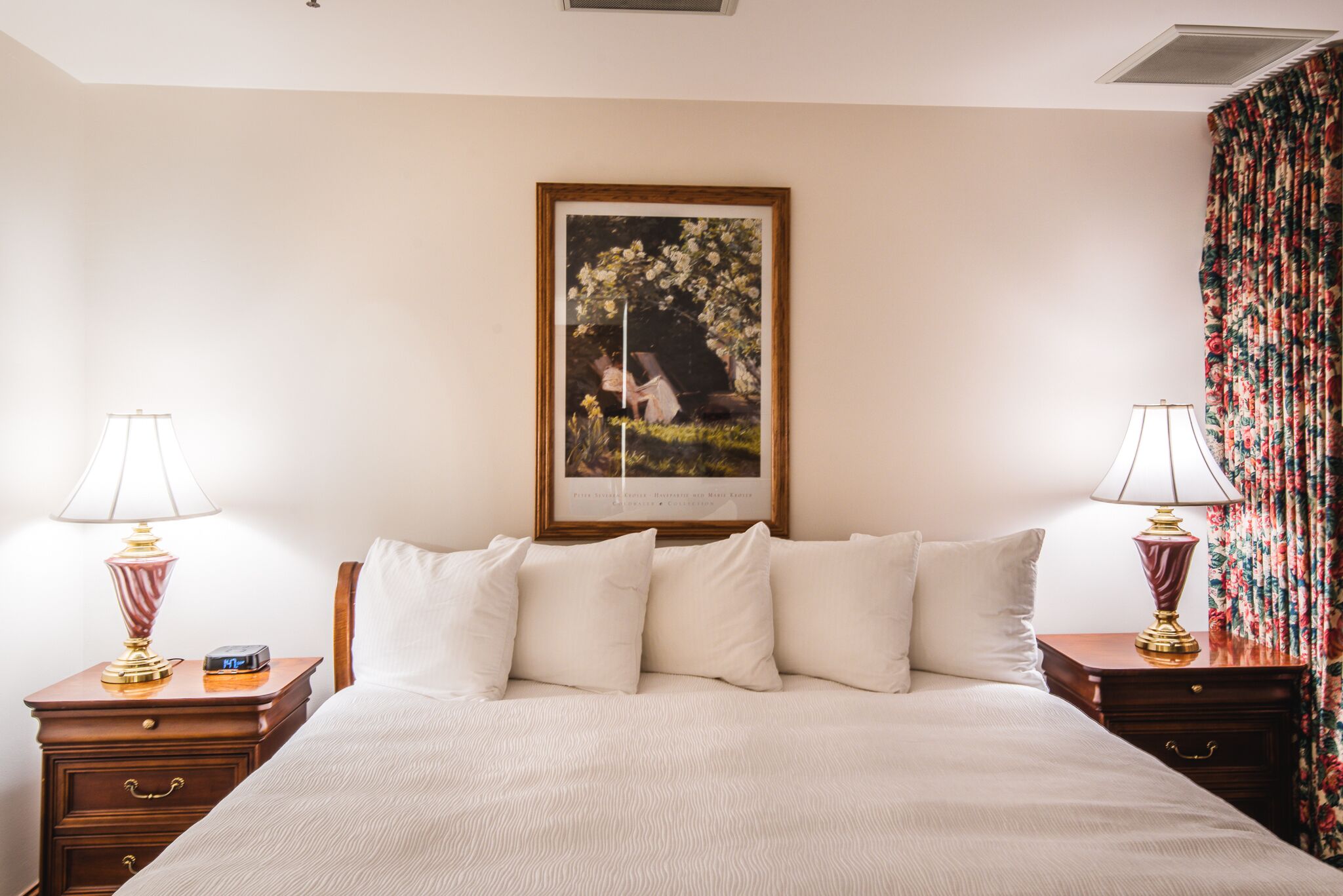 signature suite, 1 king bed with sofa bed | 1 bedroom, premium bedding, in-room safe, individually furnished