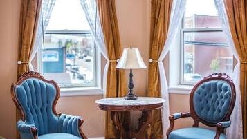 Exclusive Room, 1 Queen Bed, Mountain View