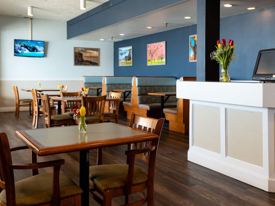 Breakfast, lunch, dinner served; local cuisine