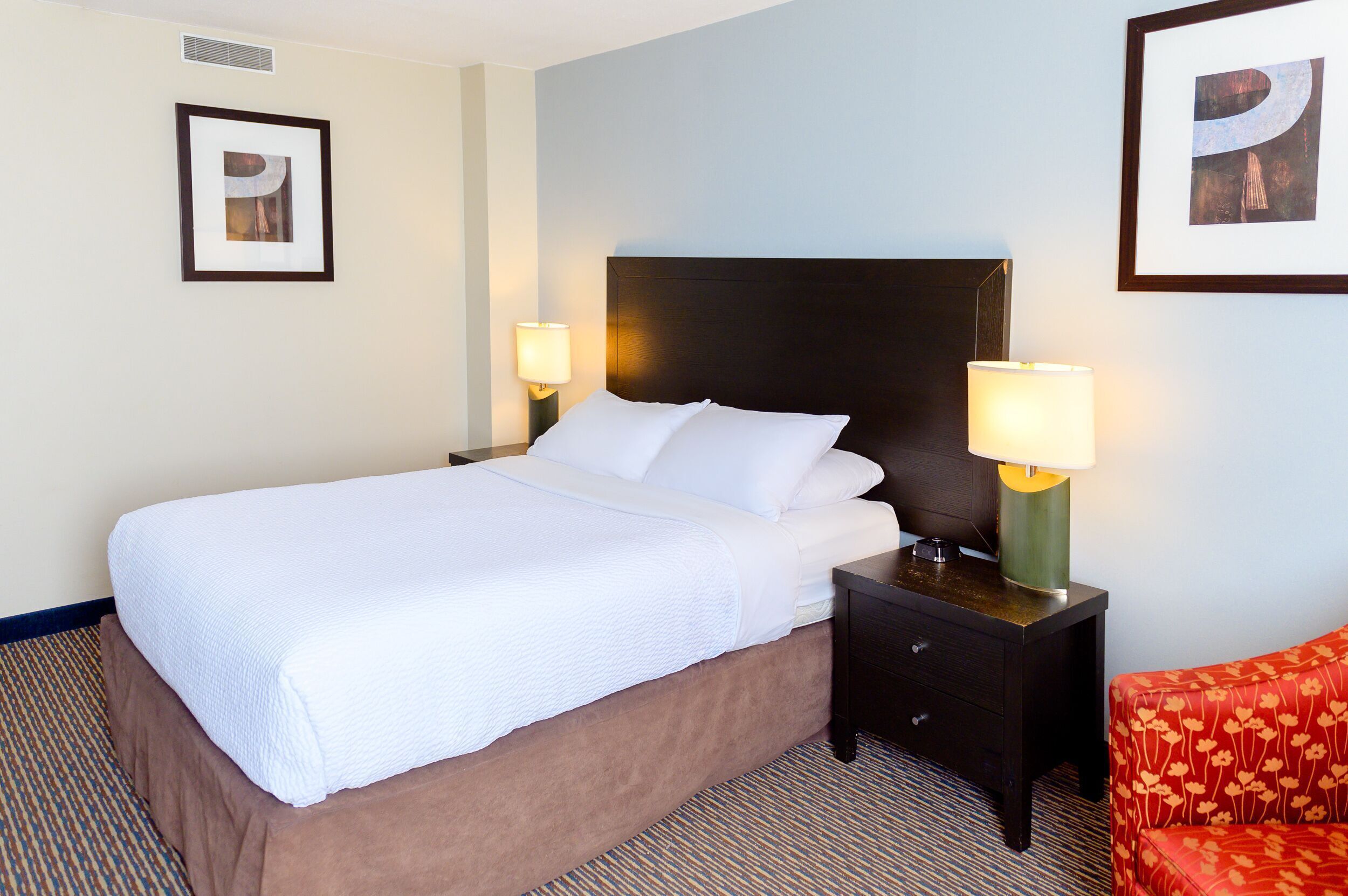 高級寢具、書桌、遮光窗簾/窗簾、熨斗/熨衫板