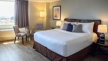 Standard Room, 1 King Bed | Premium bedding, desk, blackout drapes, iron/ironing board