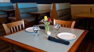 Breakfast, lunch, dinner served; local cuisine