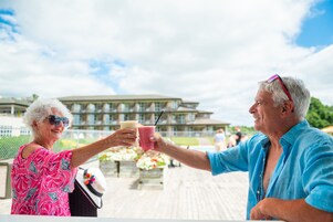 Bar à beira da piscina